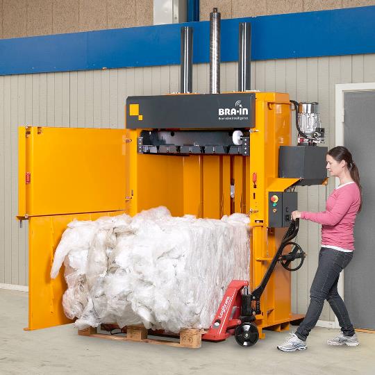 Bramidan ballepresser plastfolieball