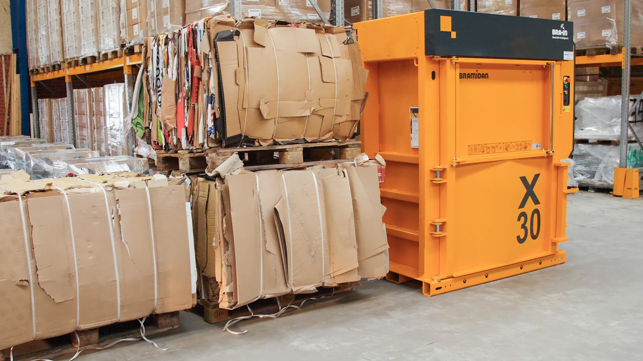 X25 ballepresse med pappballer